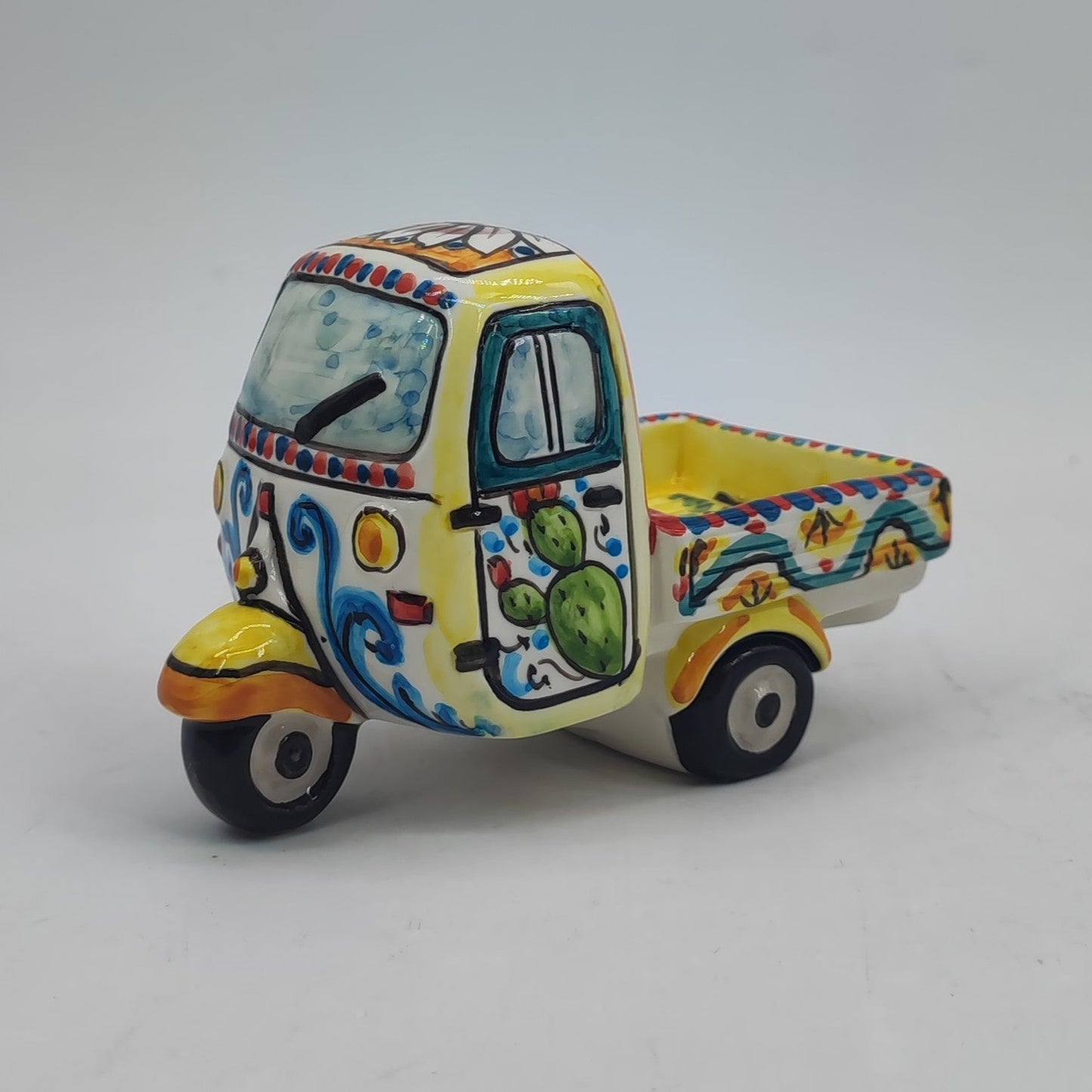 Handcrafted 13x9cm Caltagirone Piaggio Ape Ceramic Favor