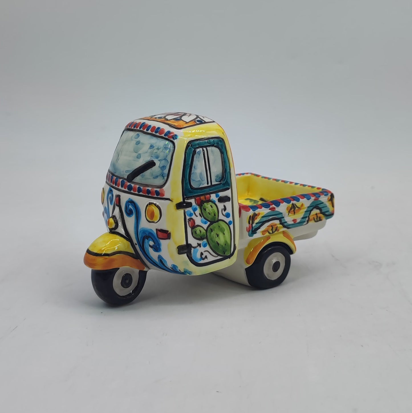 Handcrafted 13x9cm Caltagirone Piaggio Ape Ceramic Favor