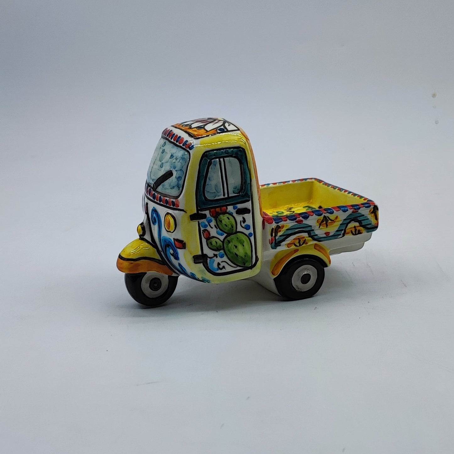 Handcrafted 13x9cm Caltagirone Piaggio Ape Ceramic Favor