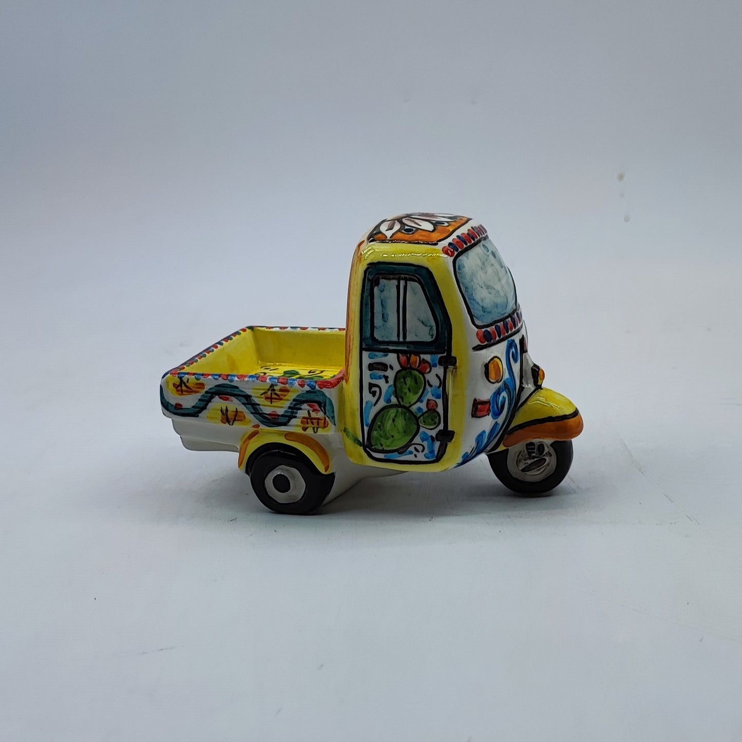 Handcrafted 13x9cm Caltagirone Piaggio Ape Ceramic Favor