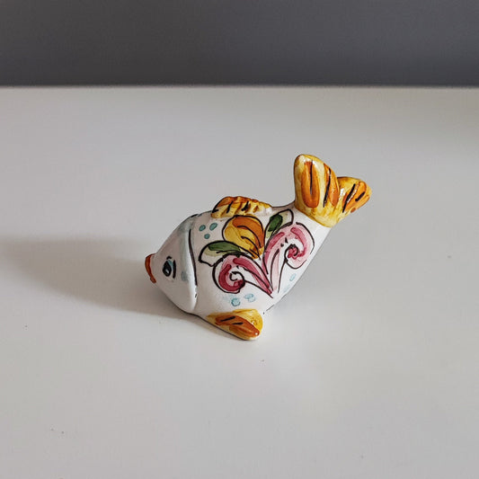 Bomboniera artigianale a forma di pesce in ceramica di Caltagirone da 7 cm