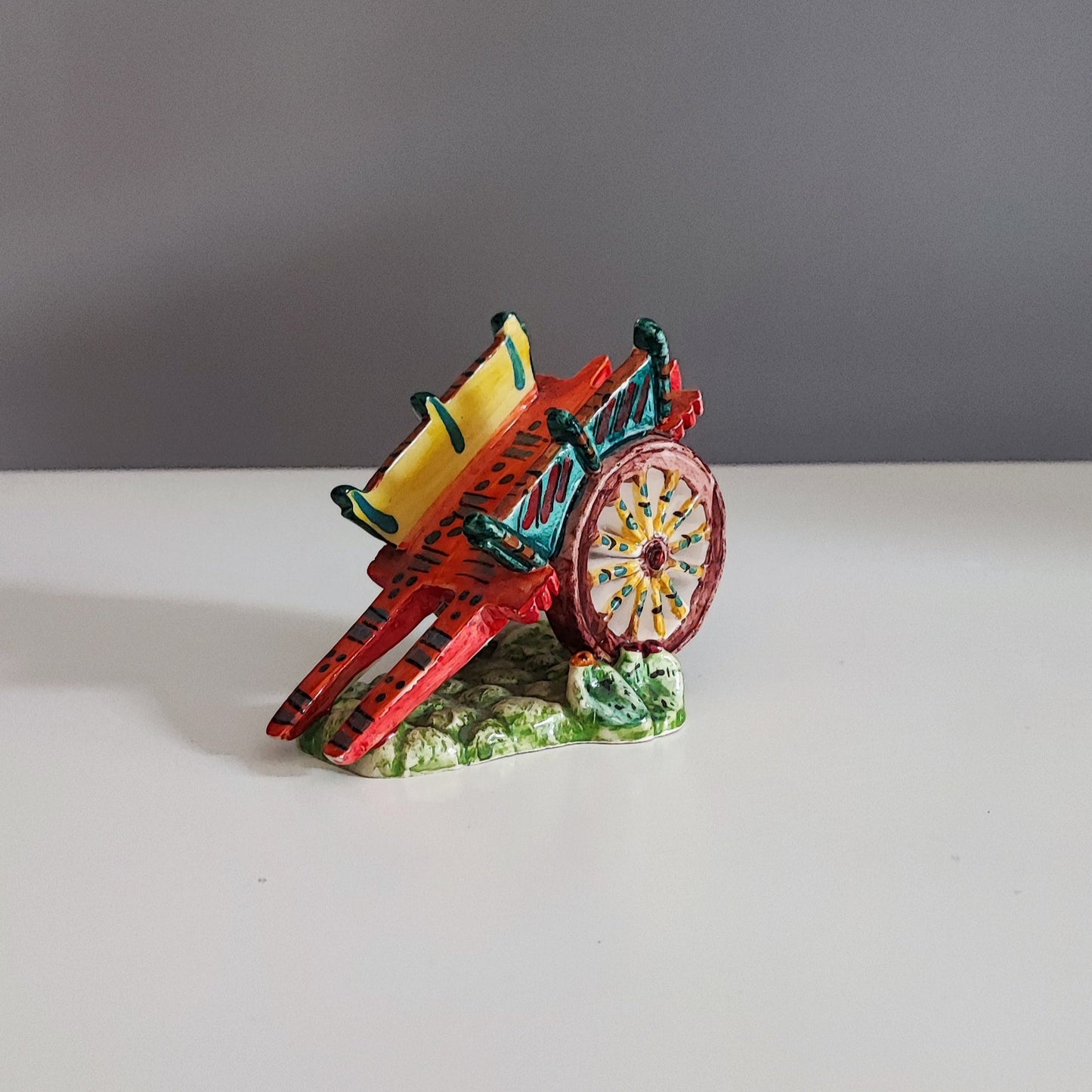 Handcrafted 10cm Caltagirone Ceramic Sicilian Cart Favor – Vibrant Traditional Art