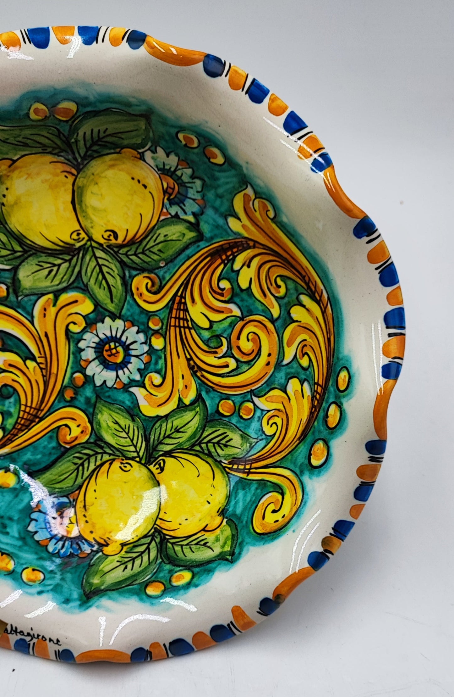 Centrotavola Smerlato, ceramica Caltagirone