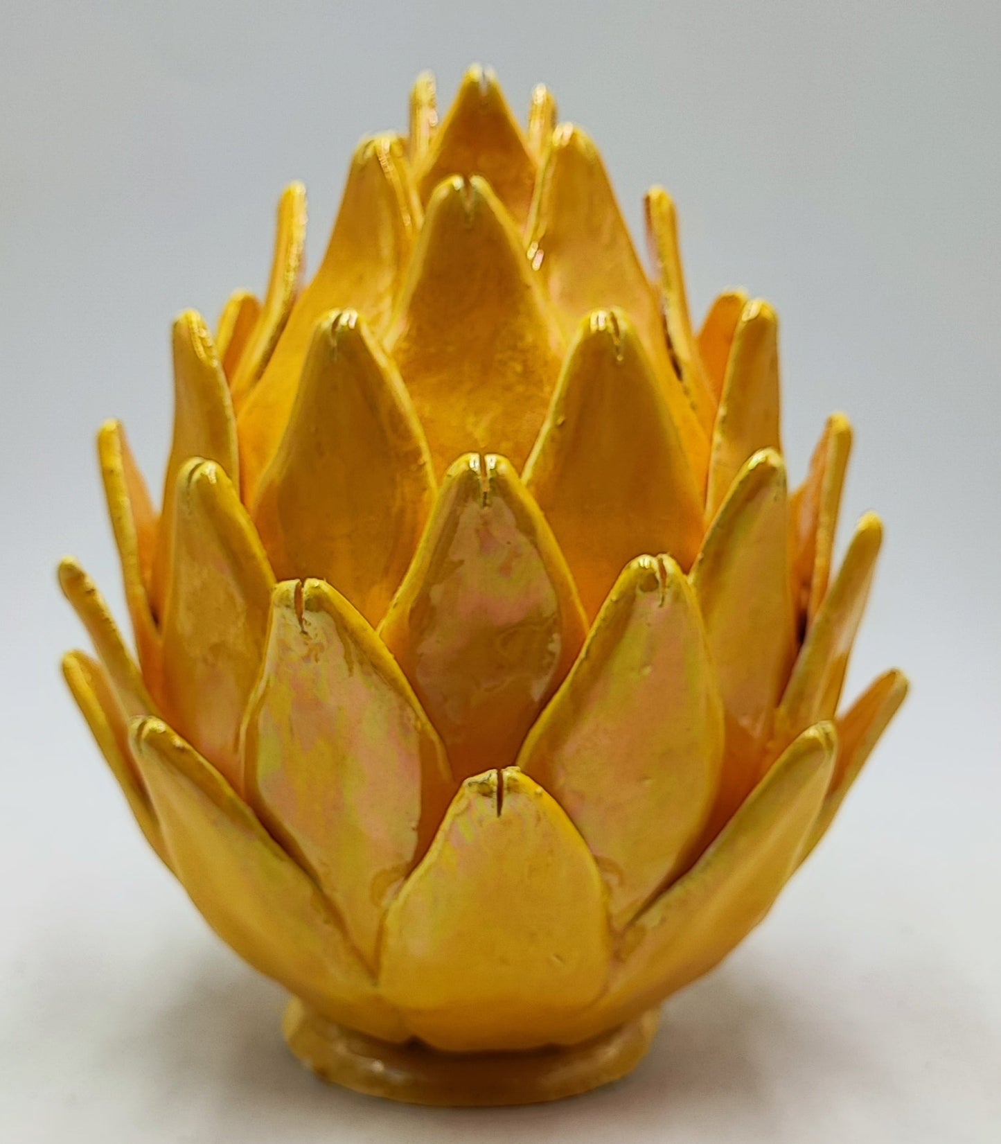 Caltagirone Ceramic Artichoke in Mother of Pearl – 15–16 cm (5.9–6.3 in) High
