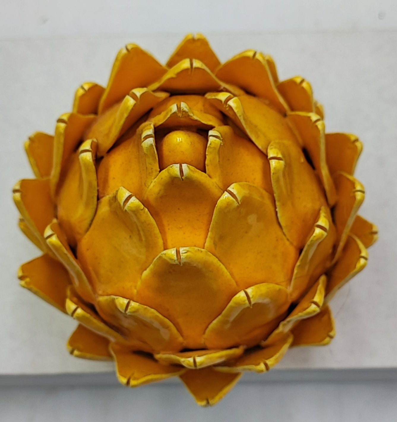 Caltagirone Ceramic Artichoke in Mother of Pearl – 15–16 cm (5.9–6.3 in) High
