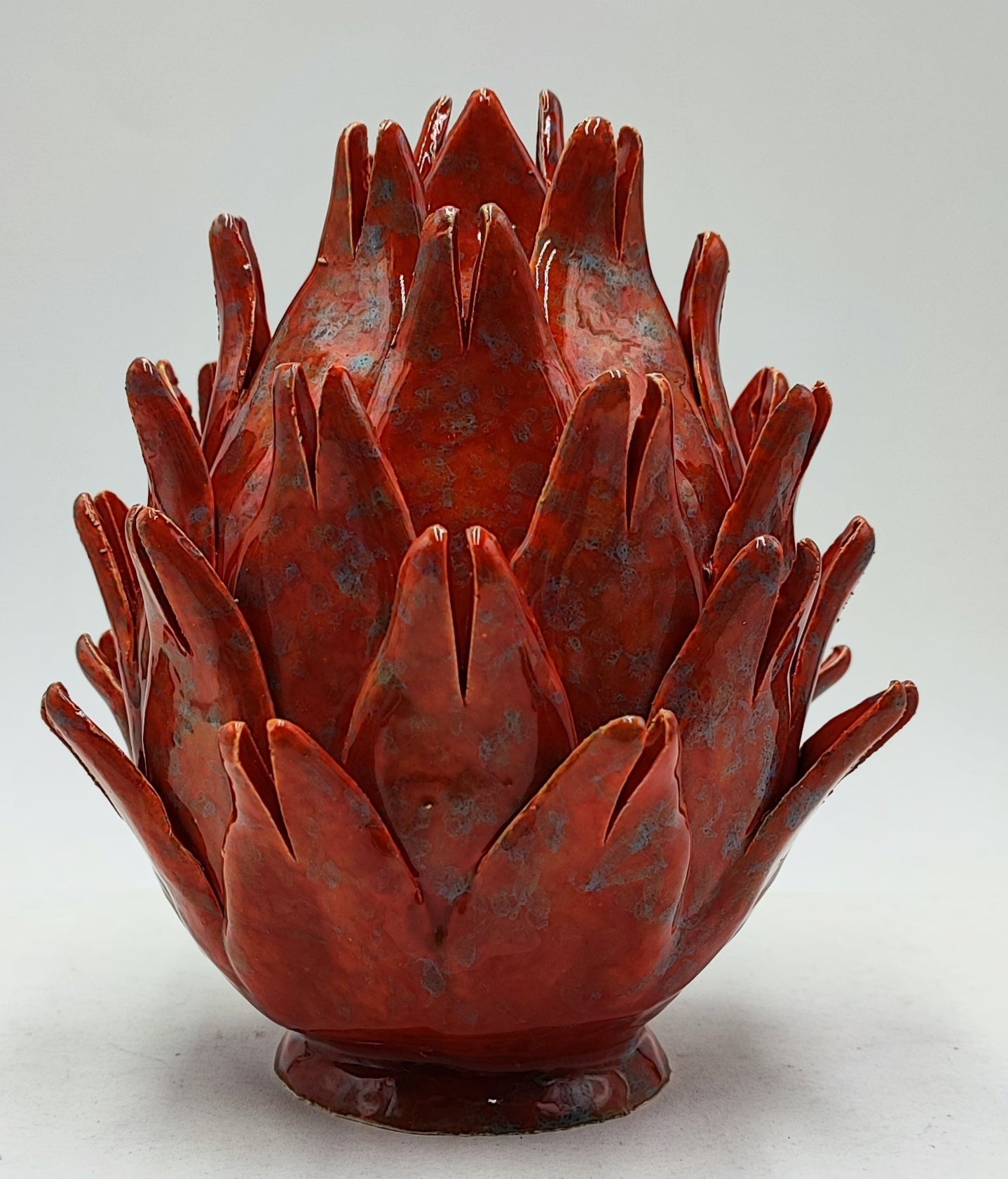Caltagirone Ceramic Artichoke in Mother of Pearl – 15–16 cm (5.9–6.3 in) High