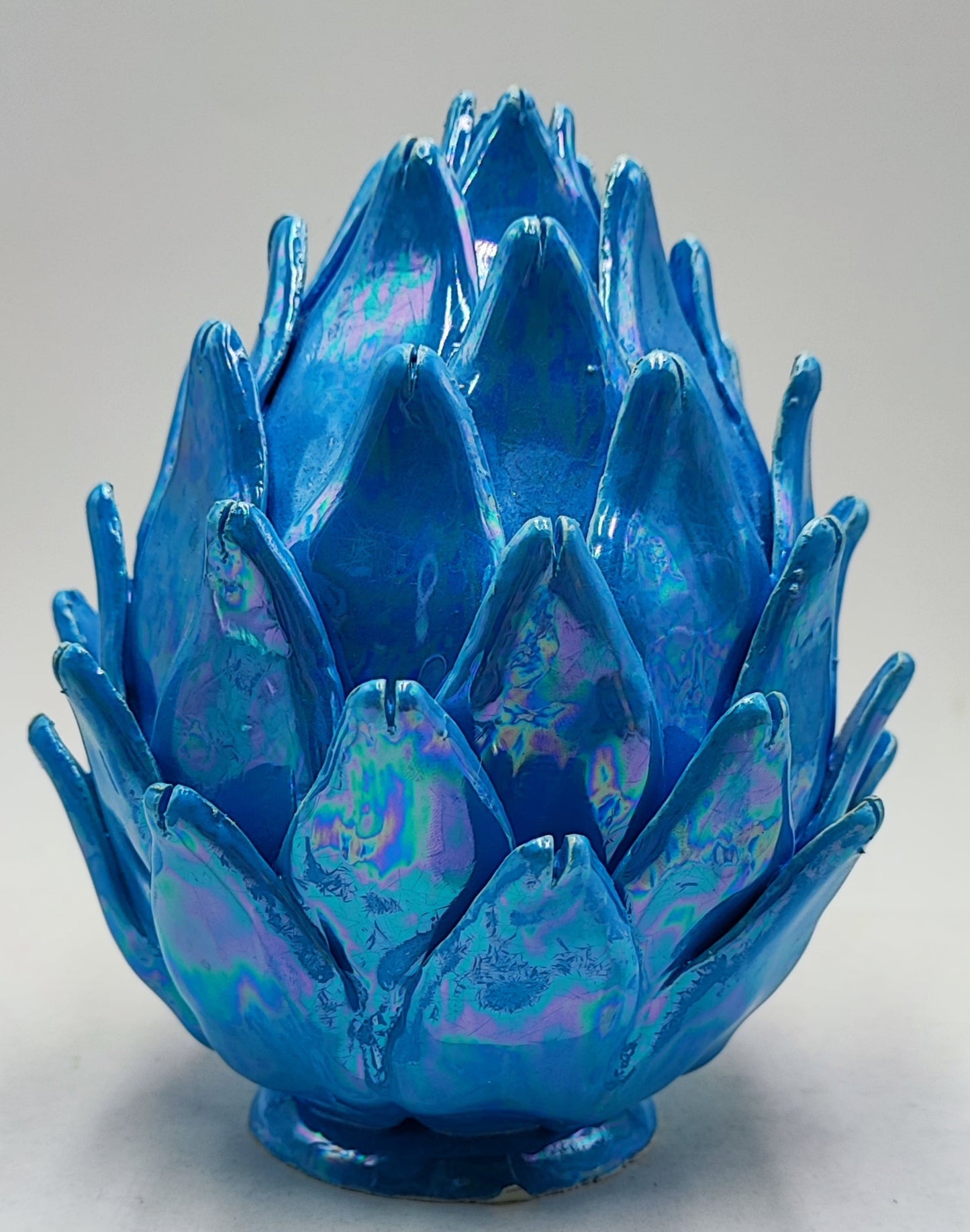 Caltagirone Ceramic Artichoke in Mother of Pearl – 15–16 cm (5.9–6.3 in) High