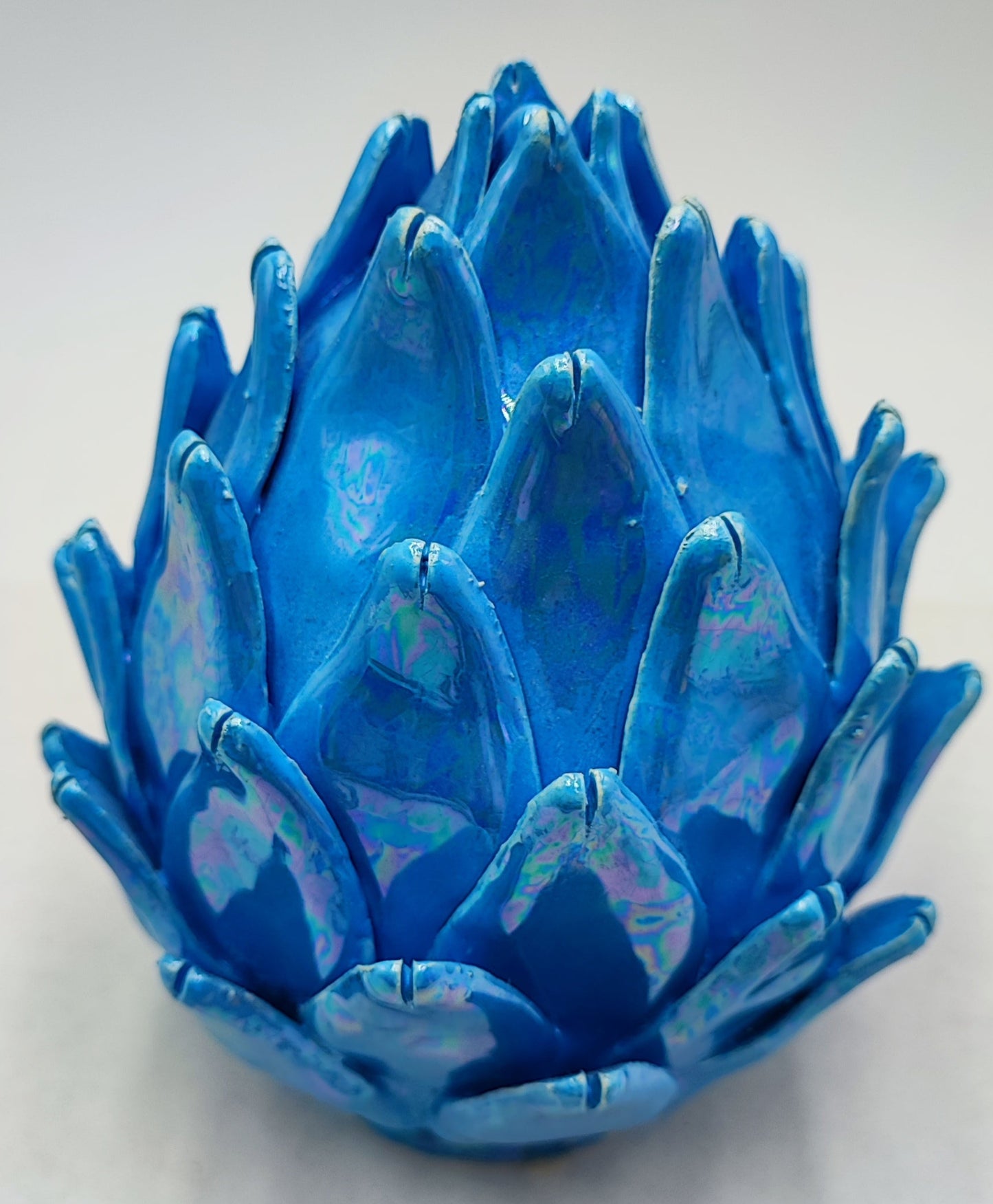 Caltagirone Ceramic Artichoke in Mother of Pearl – 15–16 cm (5.9–6.3 in) High