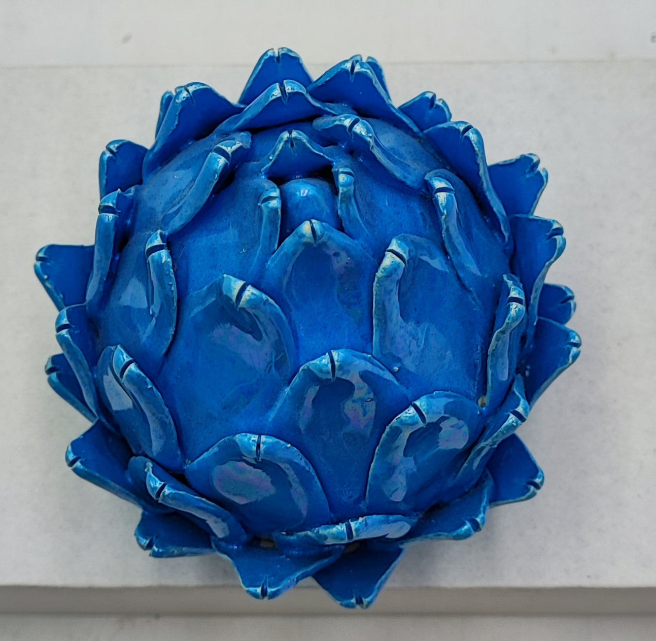 Caltagirone Ceramic Artichoke in Mother of Pearl – 15–16 cm (5.9–6.3 in) High