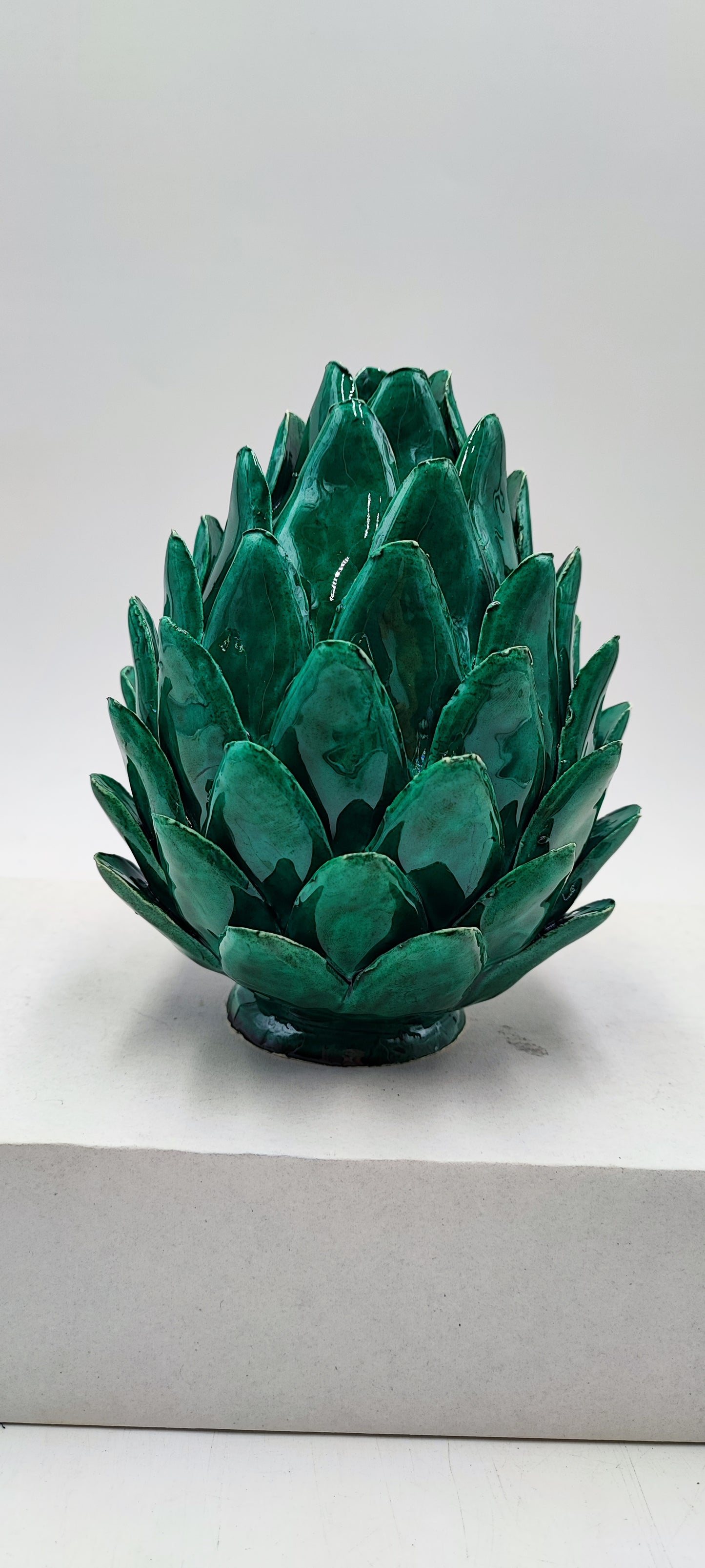 Caltagirone Mother of Pearl Artichoke 15/16cm (5.9"–6.3") – Handcrafted Sicilian Ceramic – Iridescent Glaze Ornament