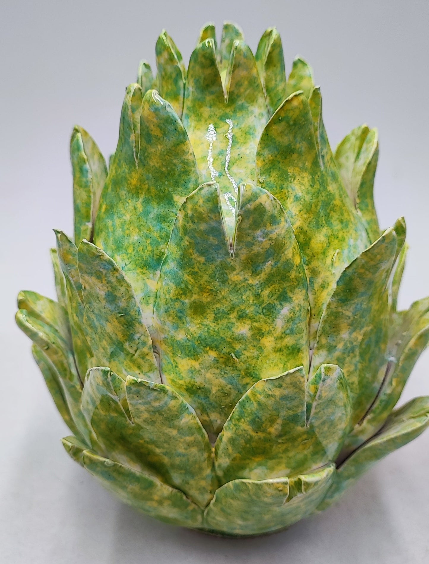 Caltagirone Ceramic Mother of Pearl Artichoke (15/16 cm) - Sicilian Craftsmanship