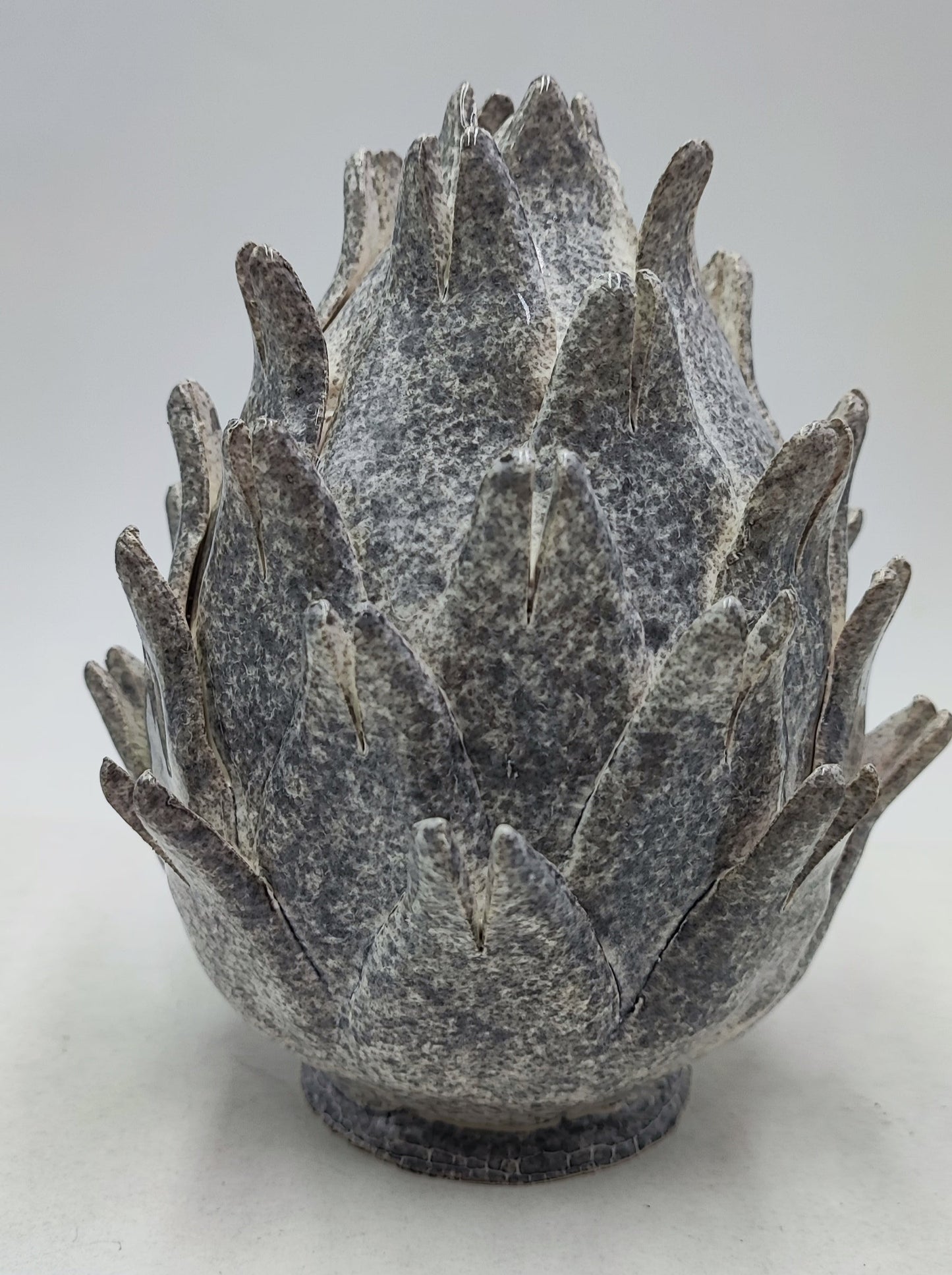 Caltagirone Ceramic Mother of Pearl Artichoke (15/16 cm) - Sicilian Craftsmanship