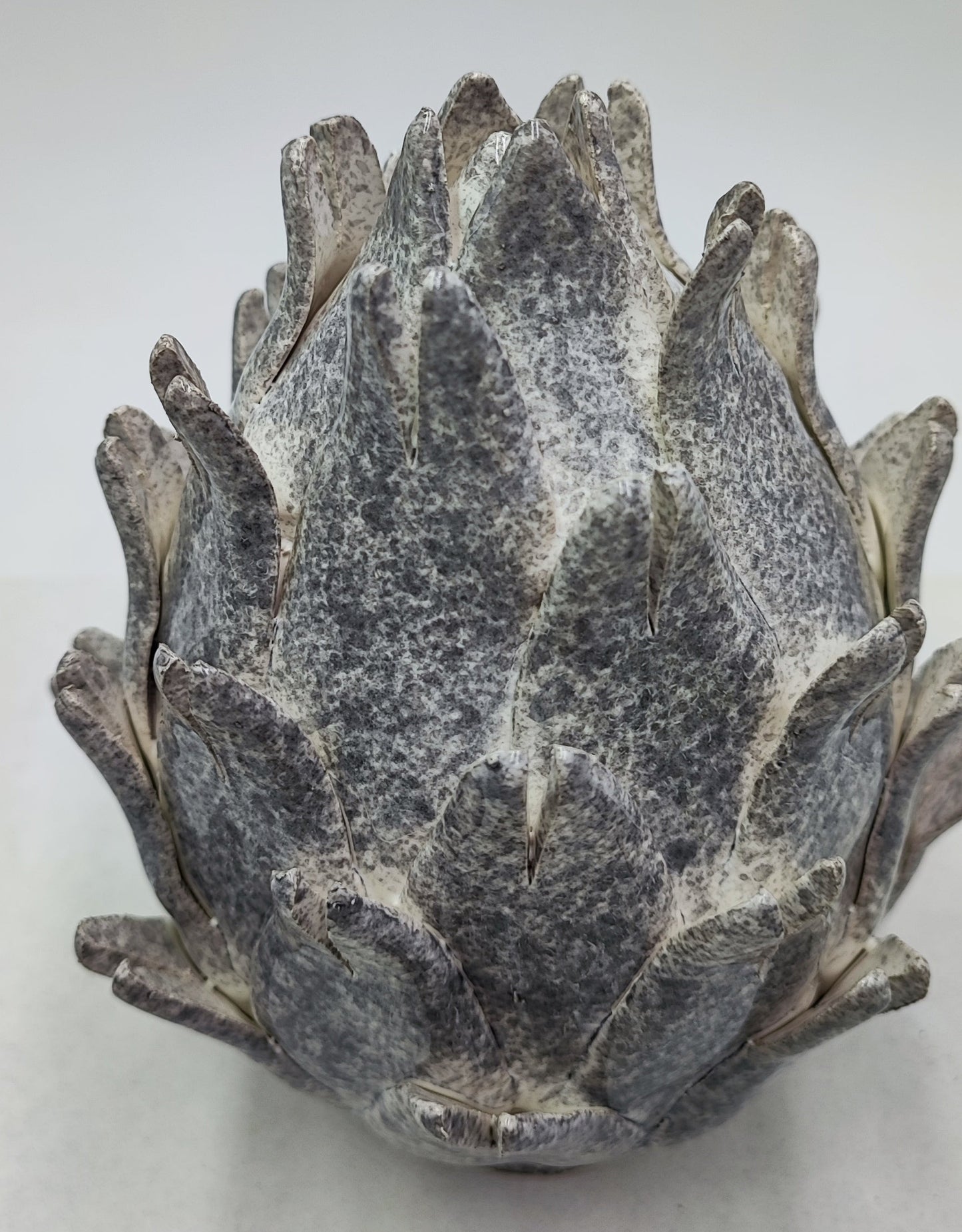 Caltagirone Ceramic Mother of Pearl Artichoke (15/16 cm) - Sicilian Craftsmanship