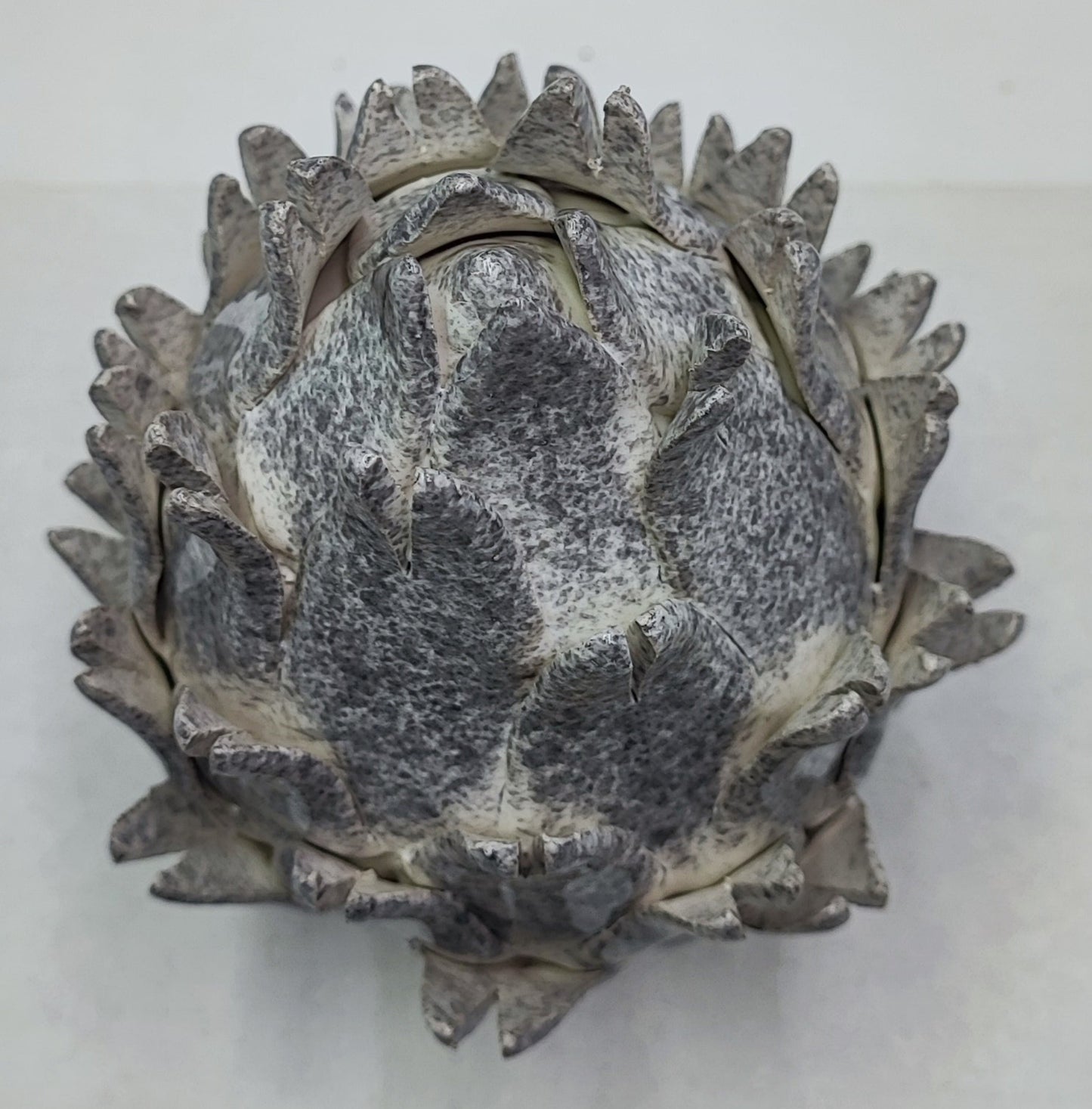Caltagirone Ceramic Mother of Pearl Artichoke (15/16 cm) - Sicilian Craftsmanship