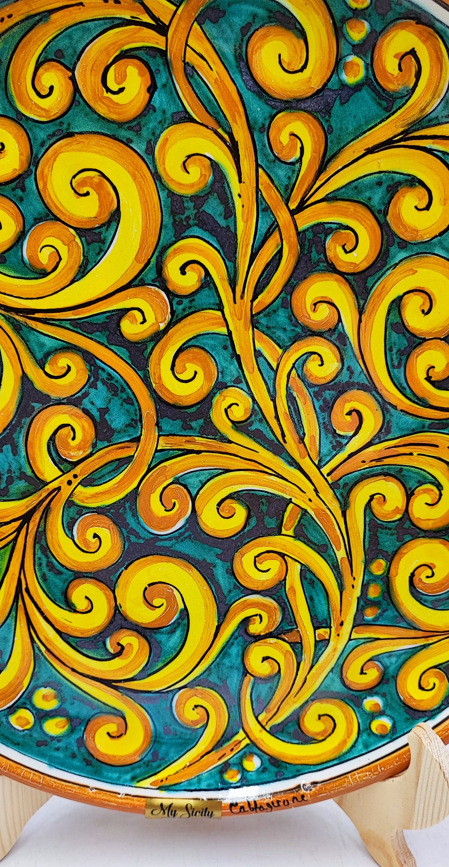 Elegant Caltagirone Ceramic Plates - Sicilian Art for a Unique Table Setting