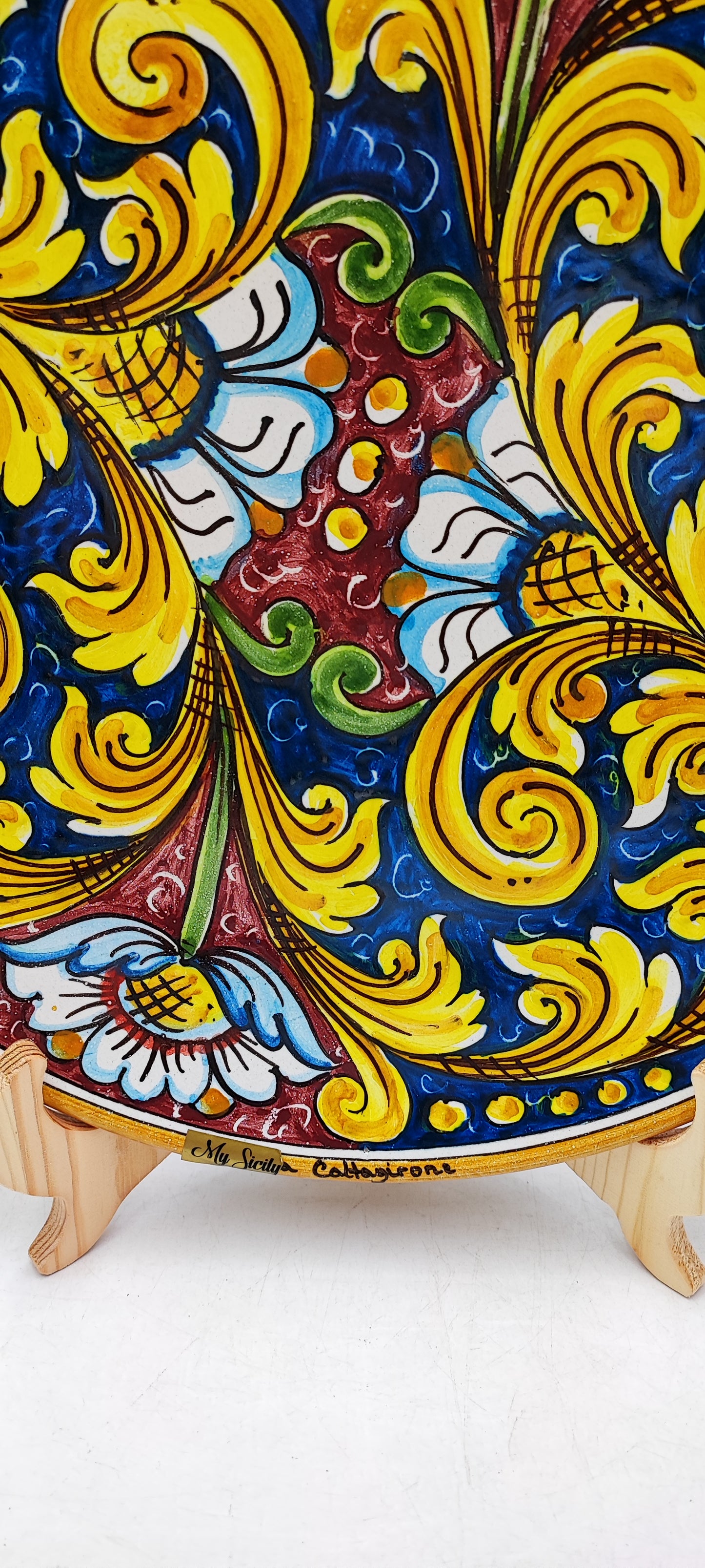 Elegant Caltagirone Ceramic Plates - Sicilian Art for a Unique Table Setting