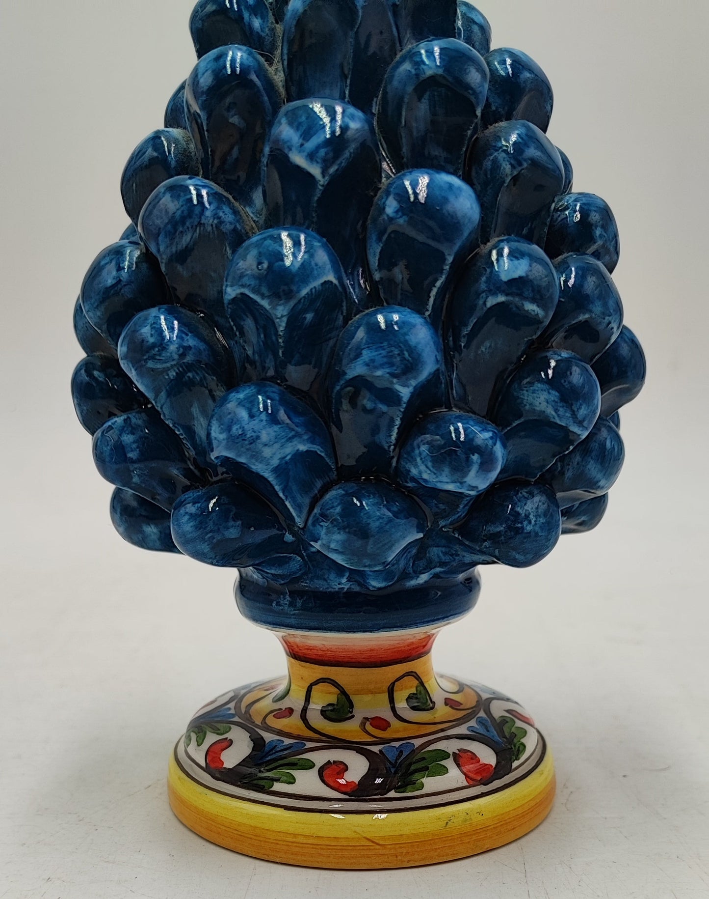 Sicilian ceramic pine cone, with decorative base and without 15/16cm