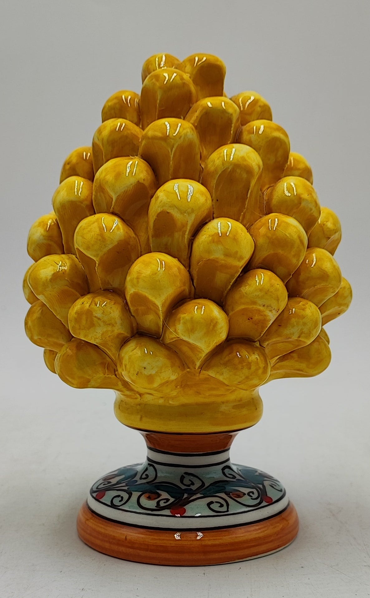Sicilian ceramic pine cone, with decorative base and without 15/16cm