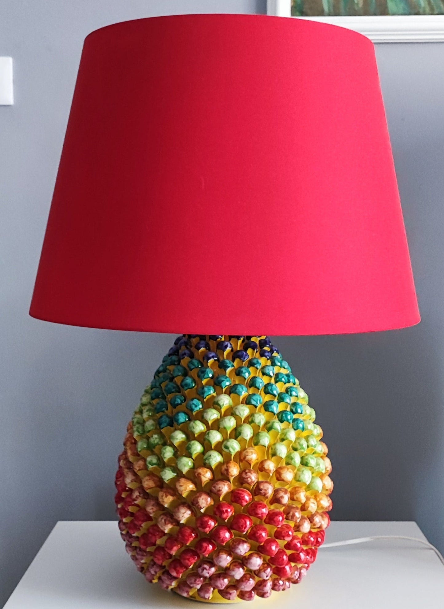 Decorative pinecone lamp