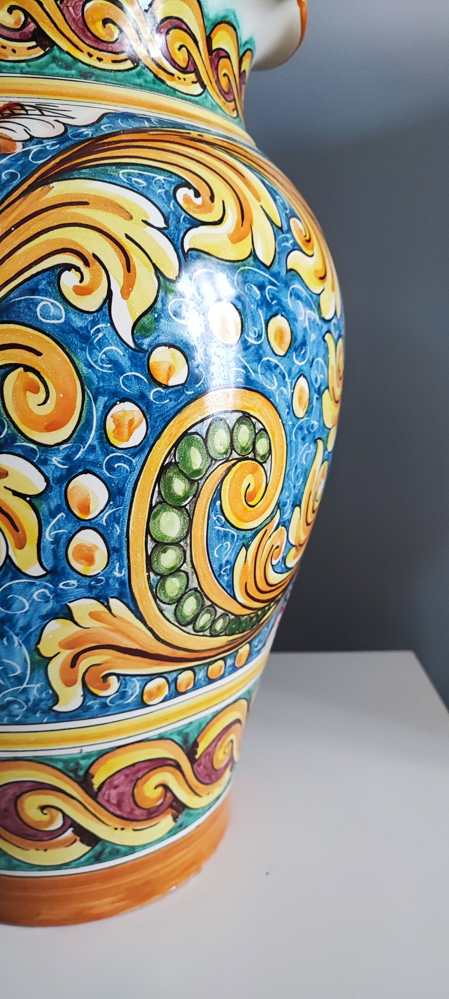 Luxury Caltagirone pottery stand