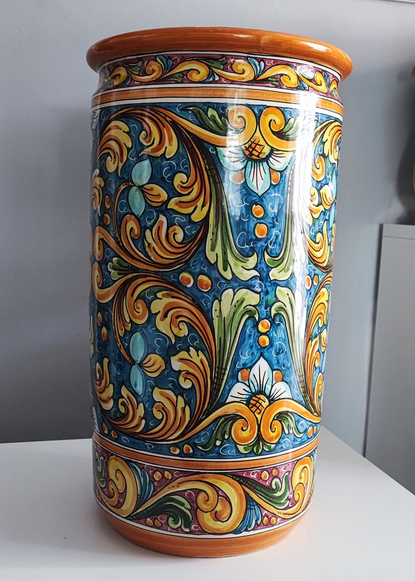 Sicilian ceramic umbrella jar