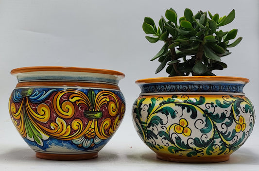 Artistic Vase Holder
