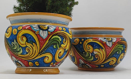 Artistic Vase Holder
