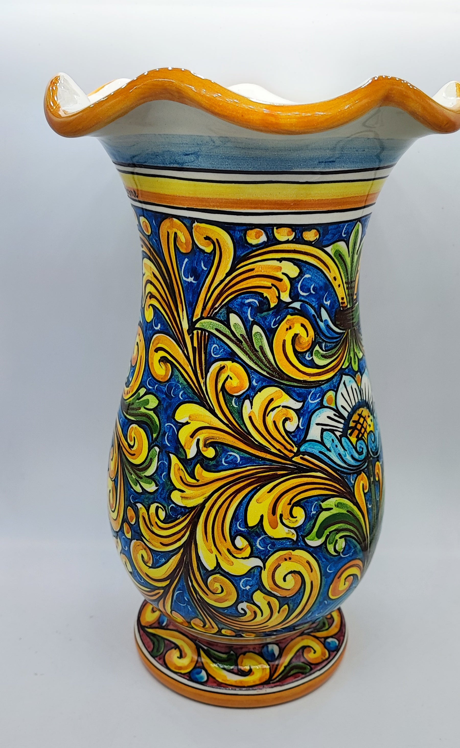 Ceramic vase holder