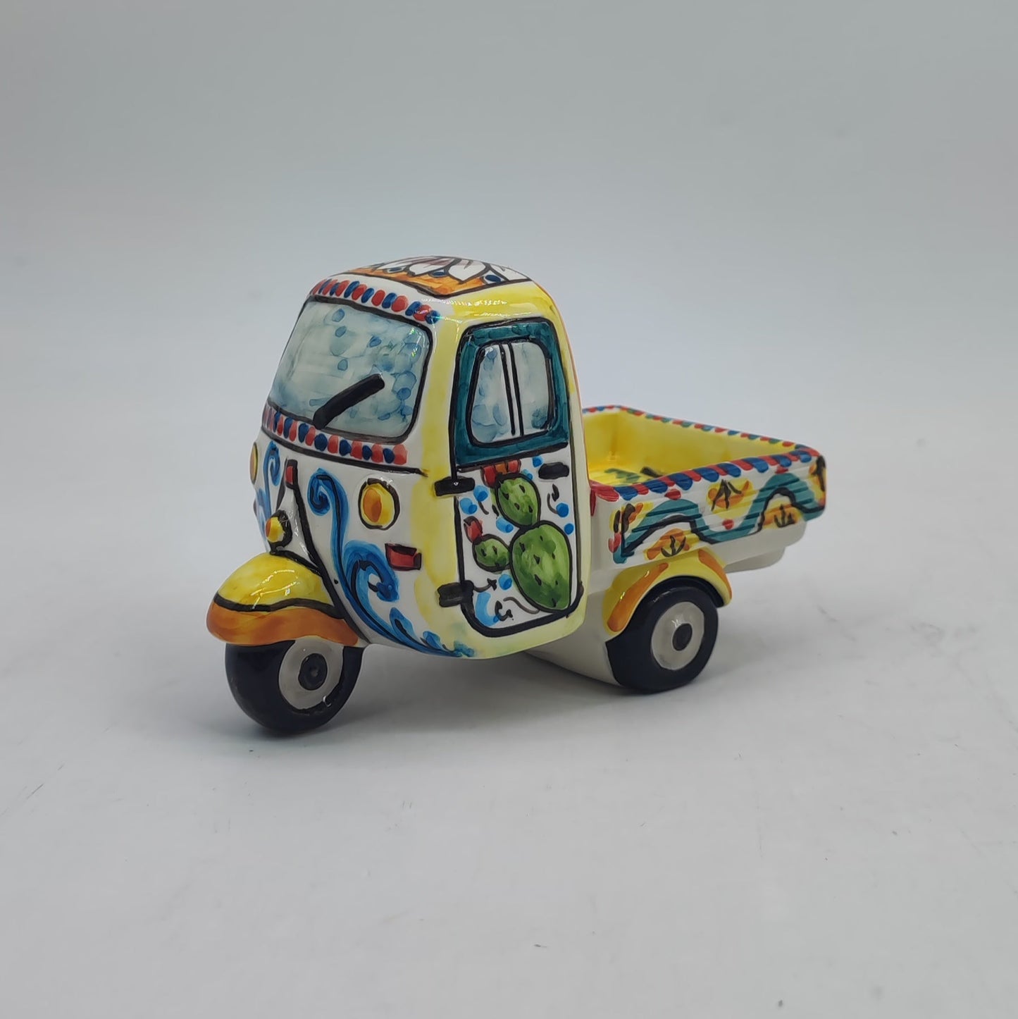 Handcrafted 13x9cm Caltagirone Piaggio Ape Ceramic Favor