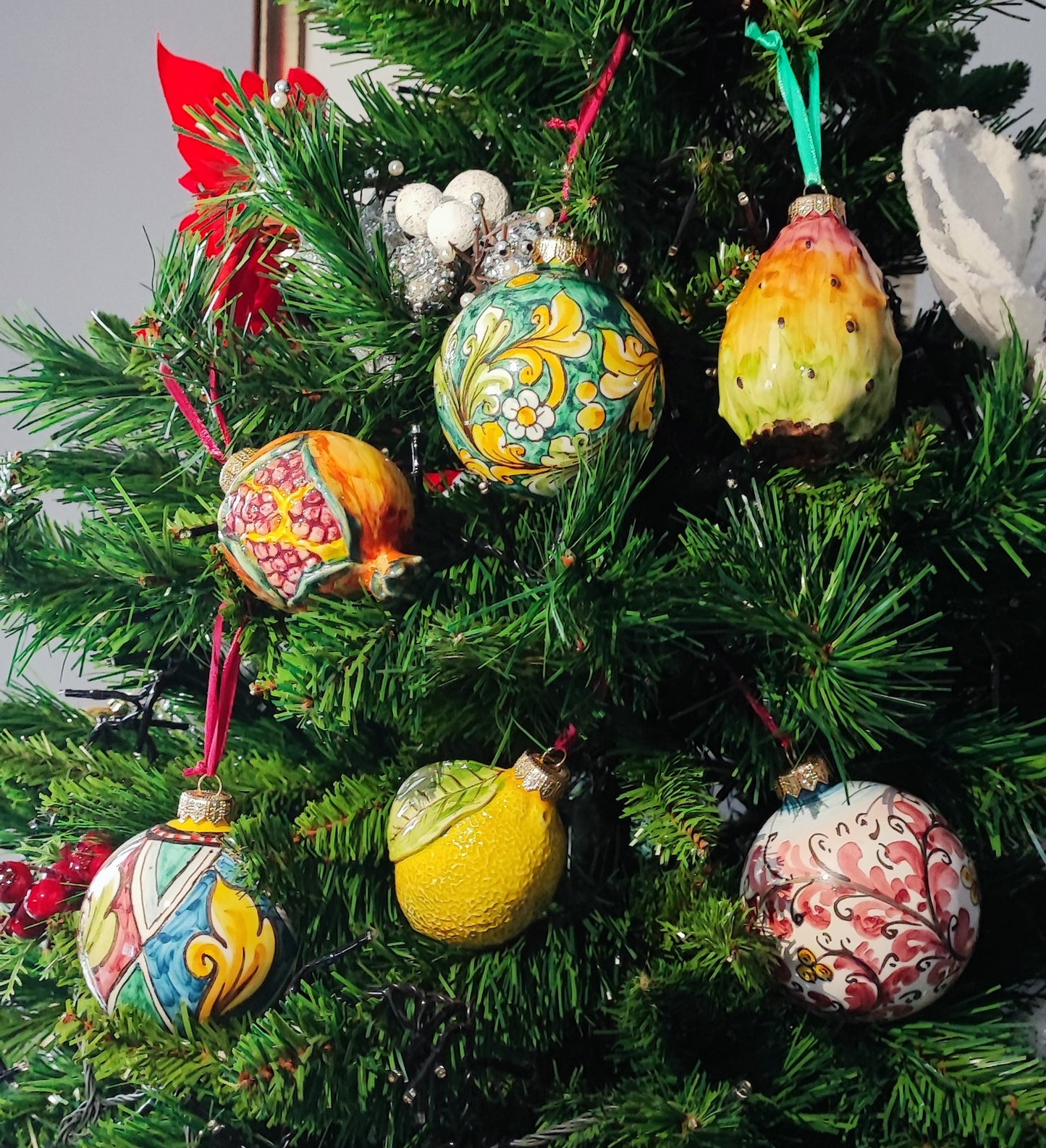 Ceramica di Caltagirone Xmas Tree Fruit Balls – Eleganza siciliana artigianale