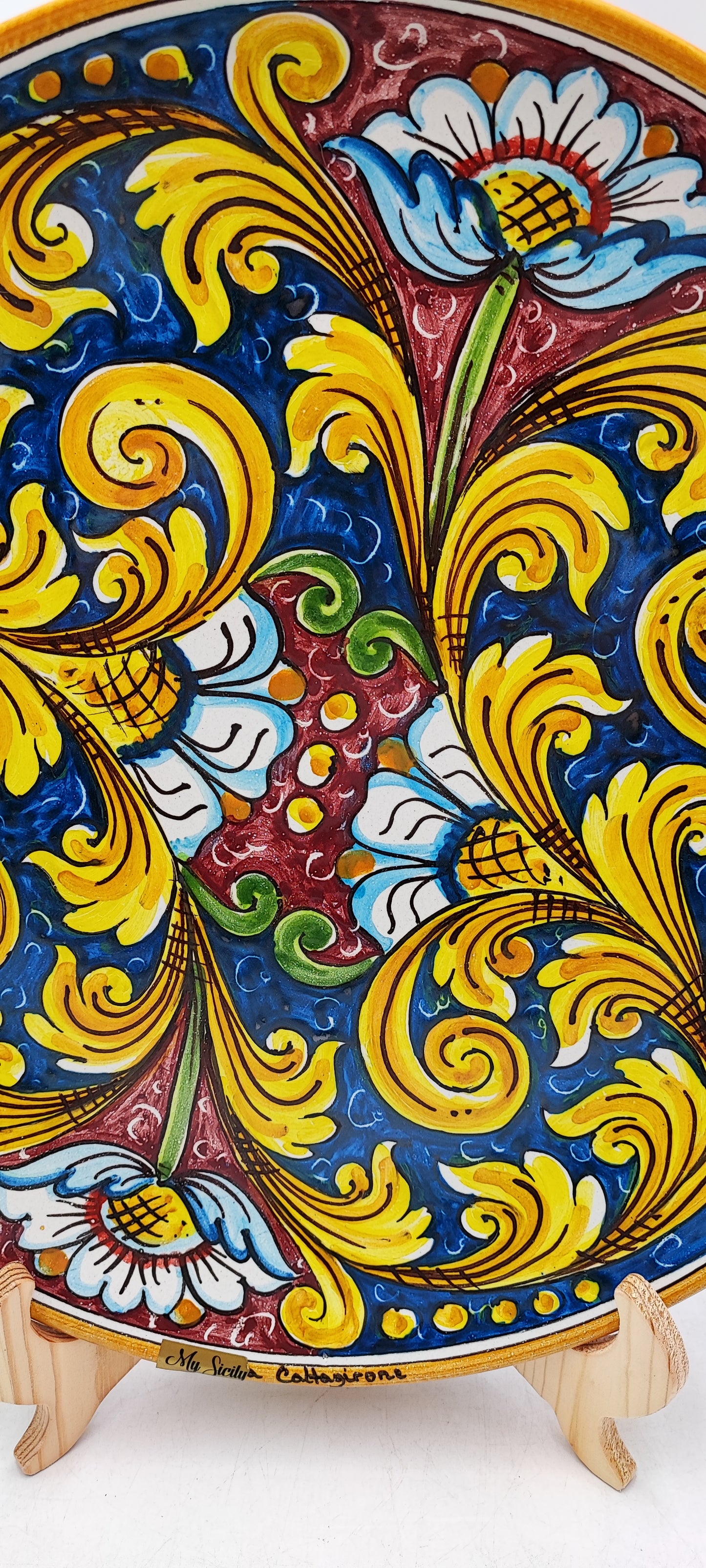 Elegant Caltagirone Ceramic Plates - Sicilian Art for a Unique Table Setting