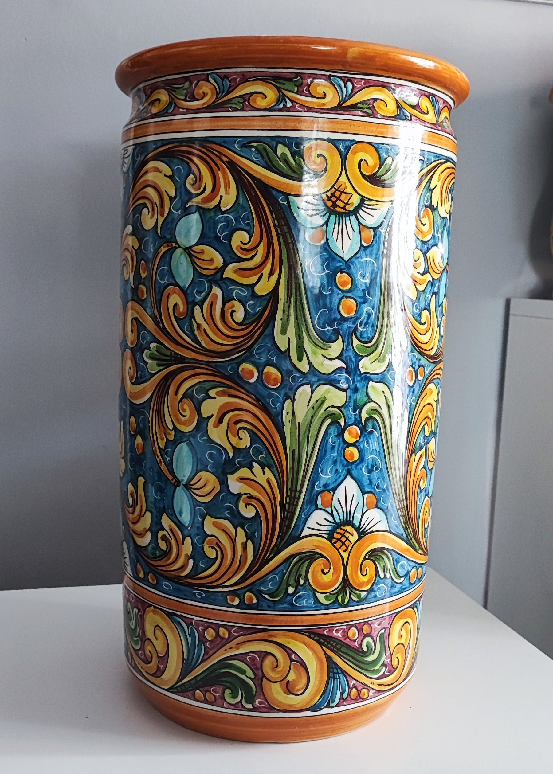 Sicilian ceramic umbrella jar
