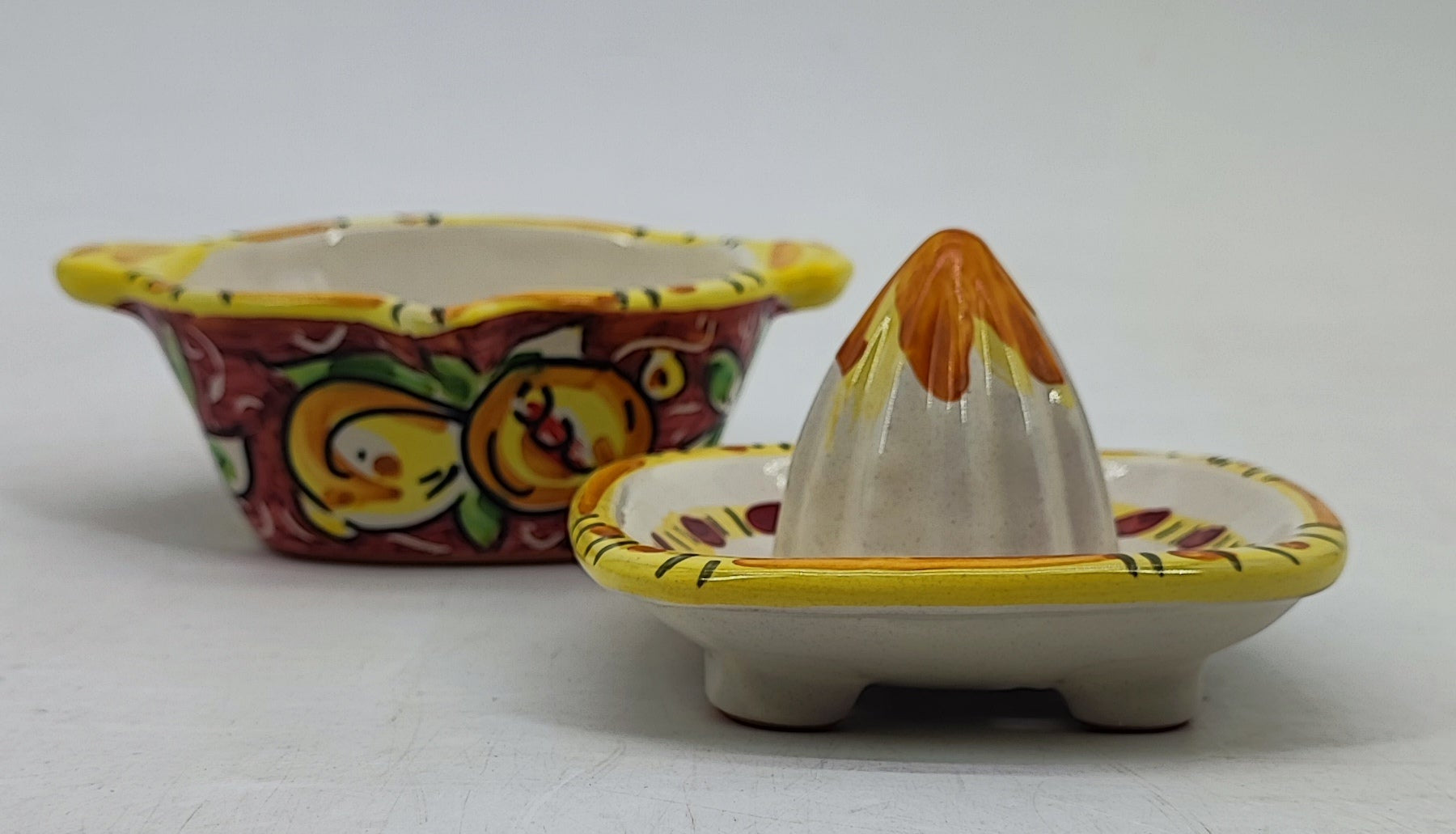 Burgundy ceramic citrus juicer measuring 11 cm high and 14 cm wide