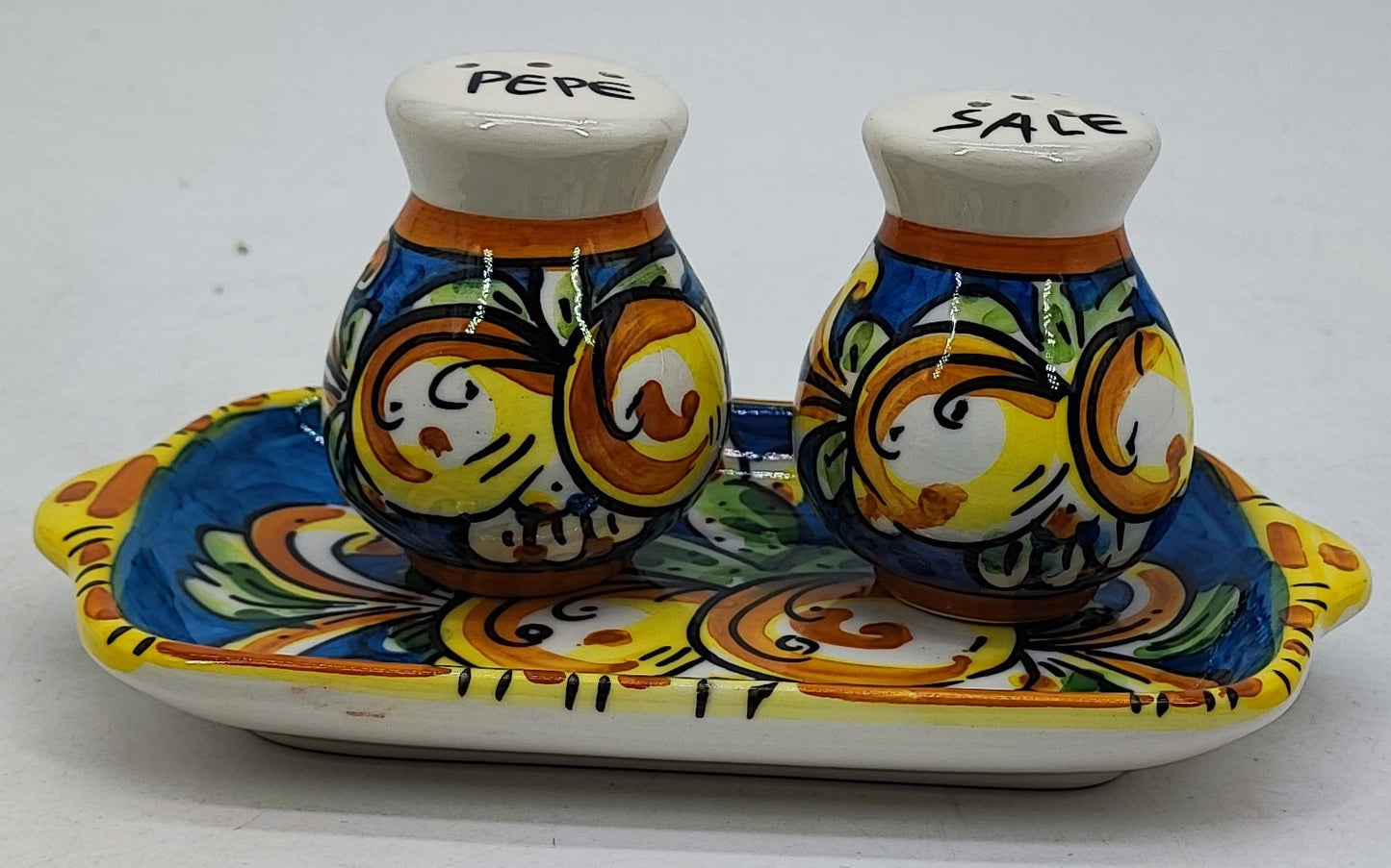 Hand-painted Sicilian ceramic pepper shaker marked Pepe in the Caltagirone tradition