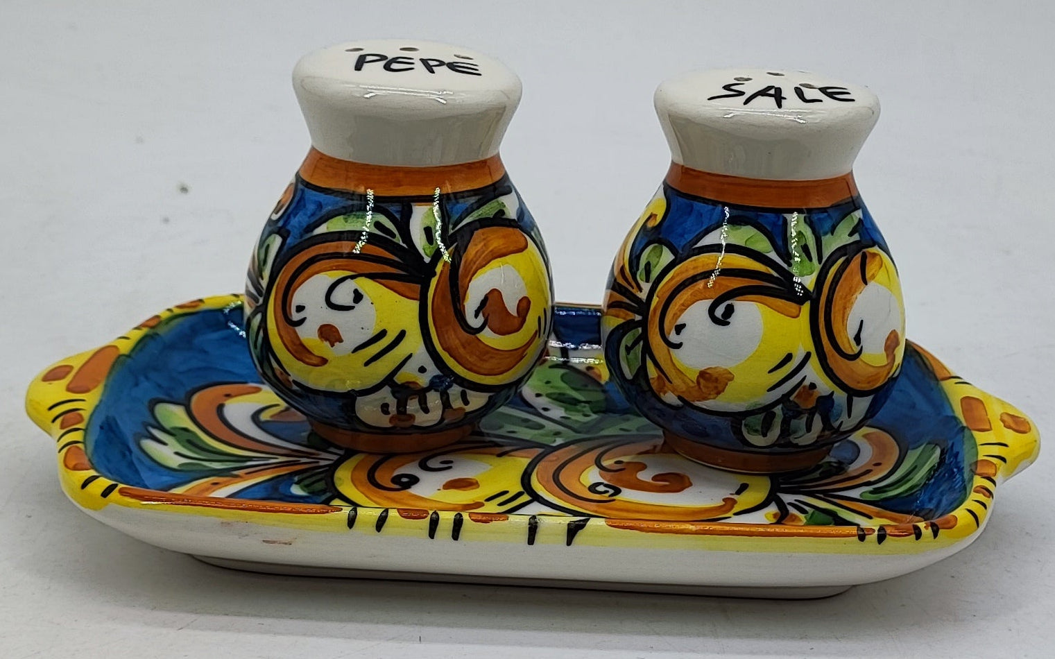 Hand-painted Sicilian ceramic pepper shaker marked Pepe in the Caltagirone tradition