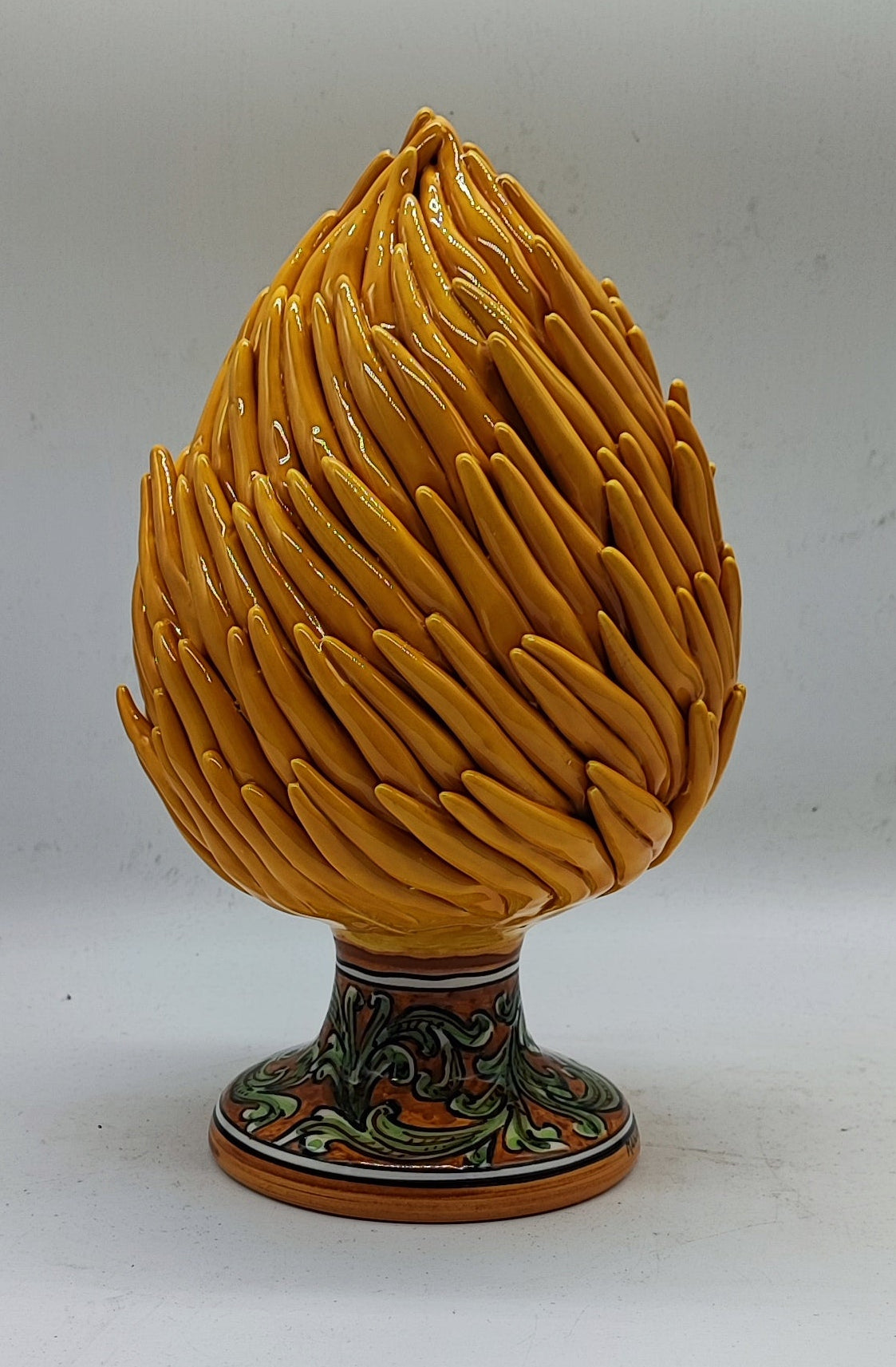 Sicilian ceramic Pigna measuring 27 cm high and 15 cm wide